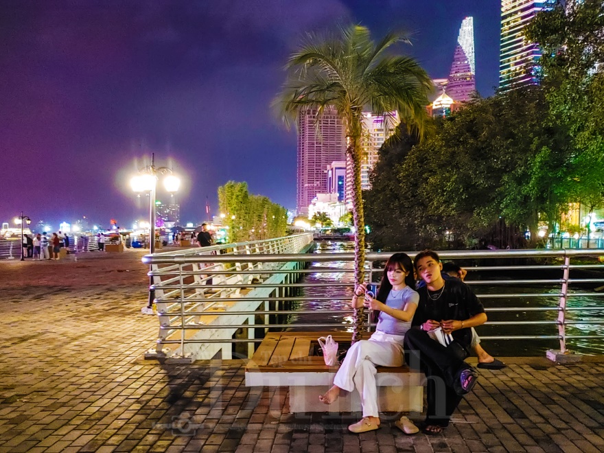 Nơi dòng sông kể chuyện và người trẻ tìm khoảng lặng ‘chill’ giữa phố thị - 10