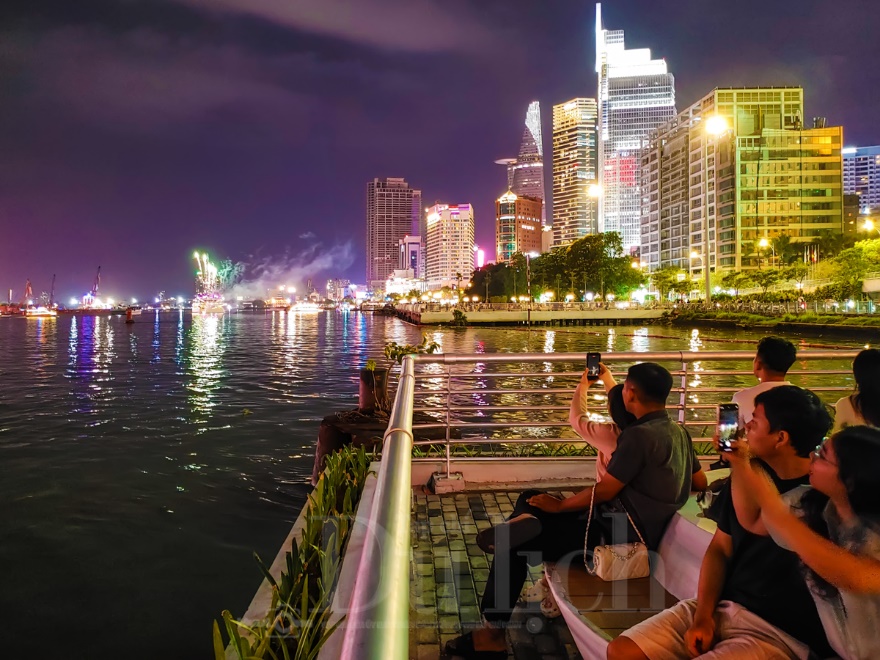 Nơi dòng sông kể chuyện và người trẻ tìm khoảng lặng ‘chill’ giữa phố thị - 6