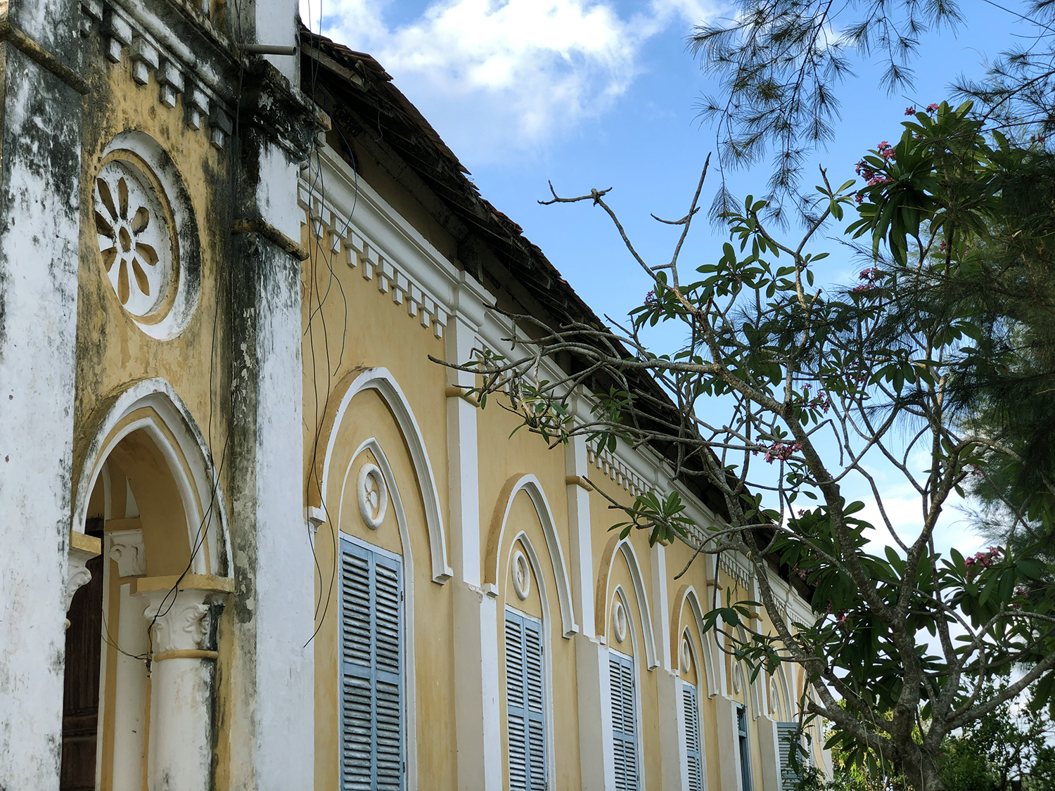 Tìm về nhà thờ Giáo xứ Bãi Giá ngắm kiến trúc cổ kính - 9