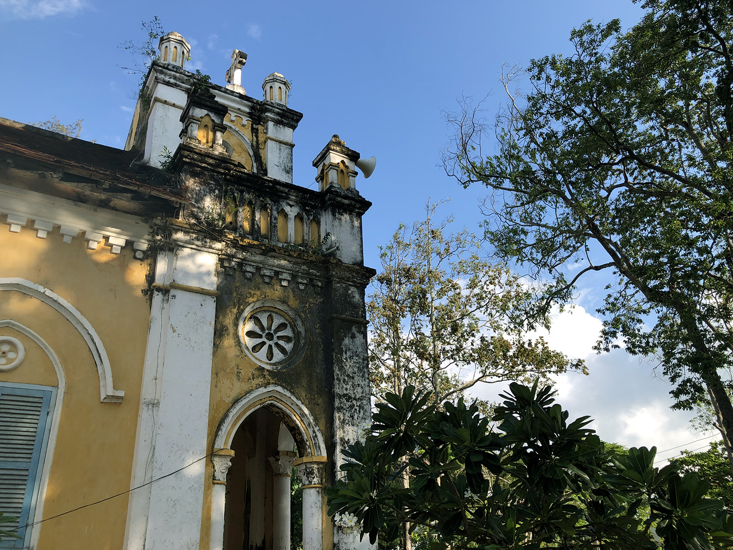 Tìm về nhà thờ Giáo xứ Bãi Giá ngắm kiến trúc cổ kính - 10