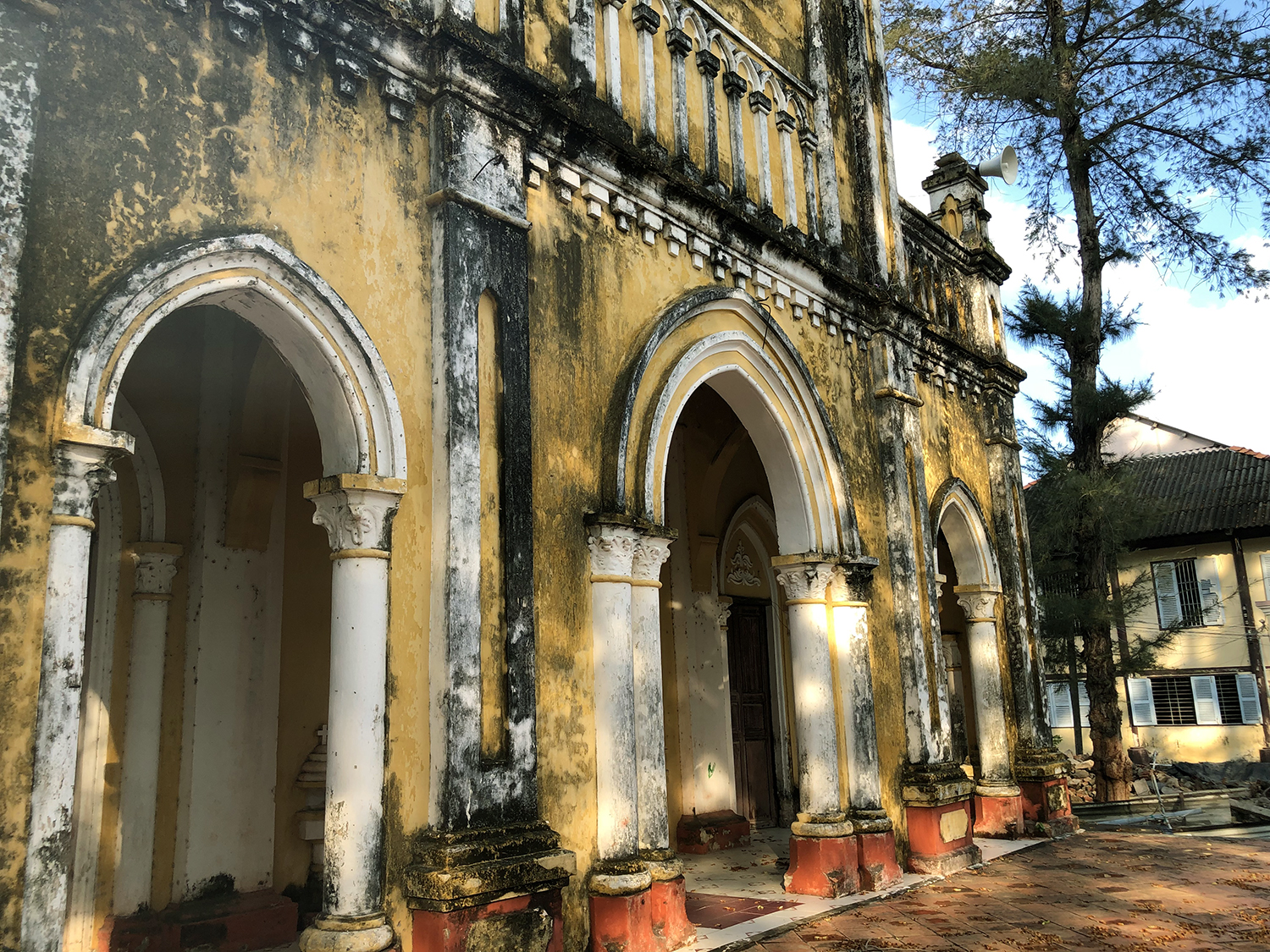 Tìm về nhà thờ Giáo xứ Bãi Giá ngắm kiến trúc cổ kính - 13