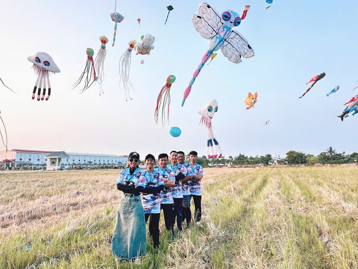 canh dong dieu ngoai o tp.hcm tap nap nguoi den vui choi - 14