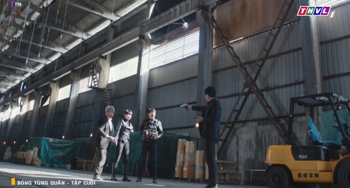 “Bóng tùng quân” tập cuối: Ngụy Lam bị cài bom lên người, Hồng Tinh Tinh bất chấp lao vào cứu chồng - 3