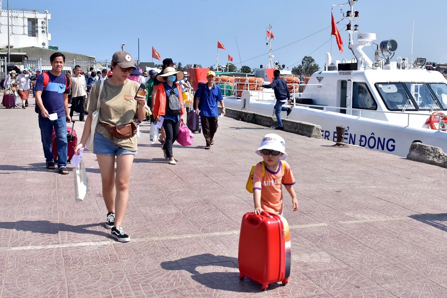 ban khoan viec tang gia ve tau cao toc tuyen sa ky- ly son va nguoc lai - 2