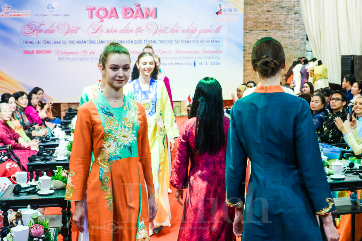 Áo dài Việt - Sứ giả hữu nghị dệt nên sức sống mới giữa dòng chảy hội nhập - 1