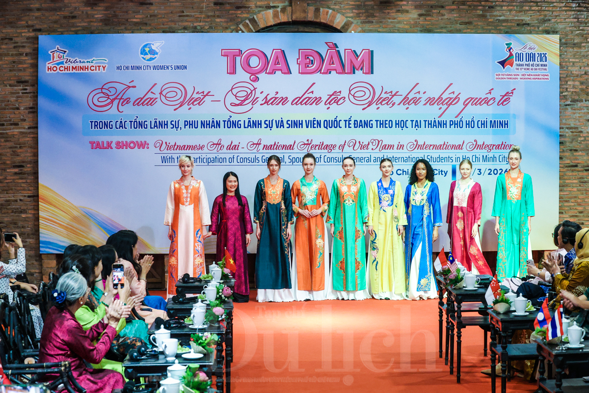 Áo dài Việt - Sứ giả hữu nghị dệt nên sức sống mới giữa dòng chảy hội nhập - 11