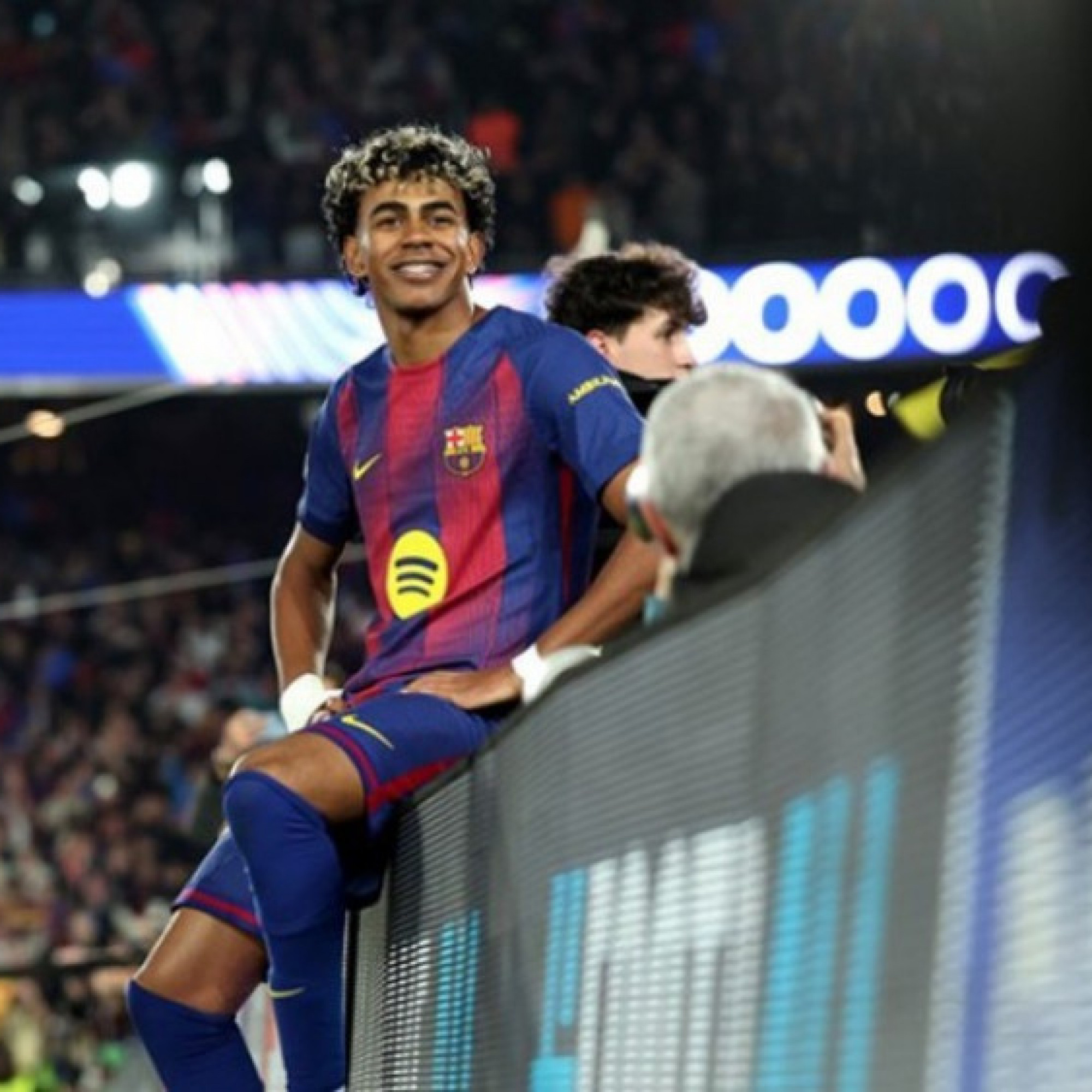  - Barcelona hủy diệt Newcastle: Yamal phá kỷ lục của Mbappe, Lewandowski vượt Messi