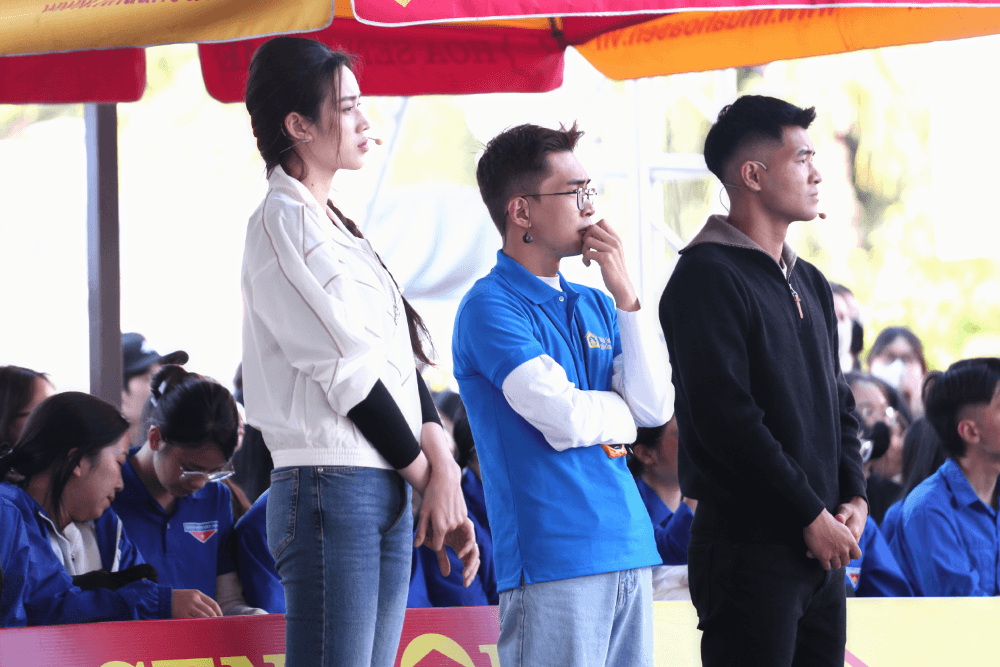 Minh Dự lần đầu làm MC Mái ấm gia đình Việt, nghẹn lòng trước những mảnh đời kém may mắn - 7