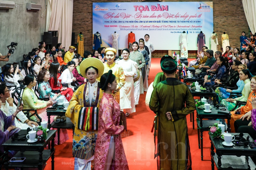 Áo dài Việt - Sứ giả hữu nghị dệt nên sức sống mới giữa dòng chảy hội nhập - 10