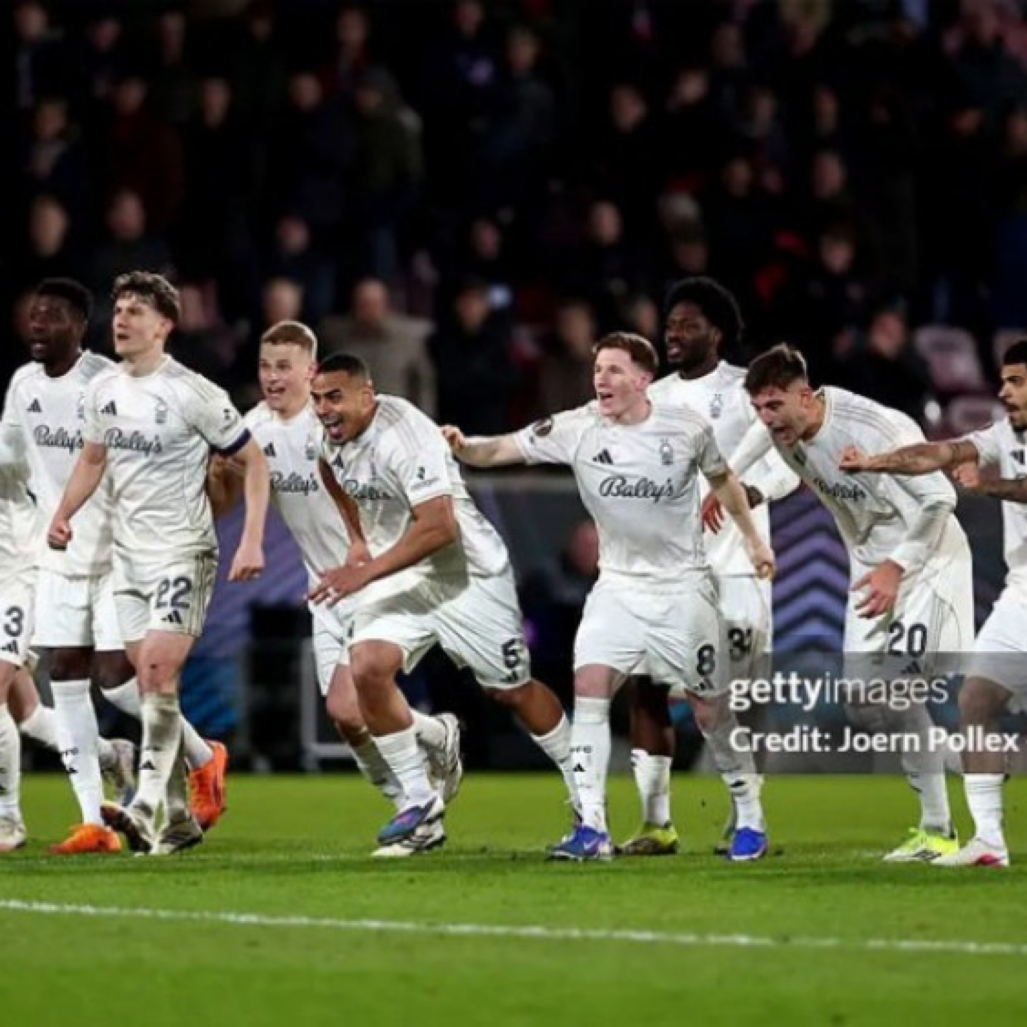  - 8 anh hào đoạt vé tứ kết Europa League