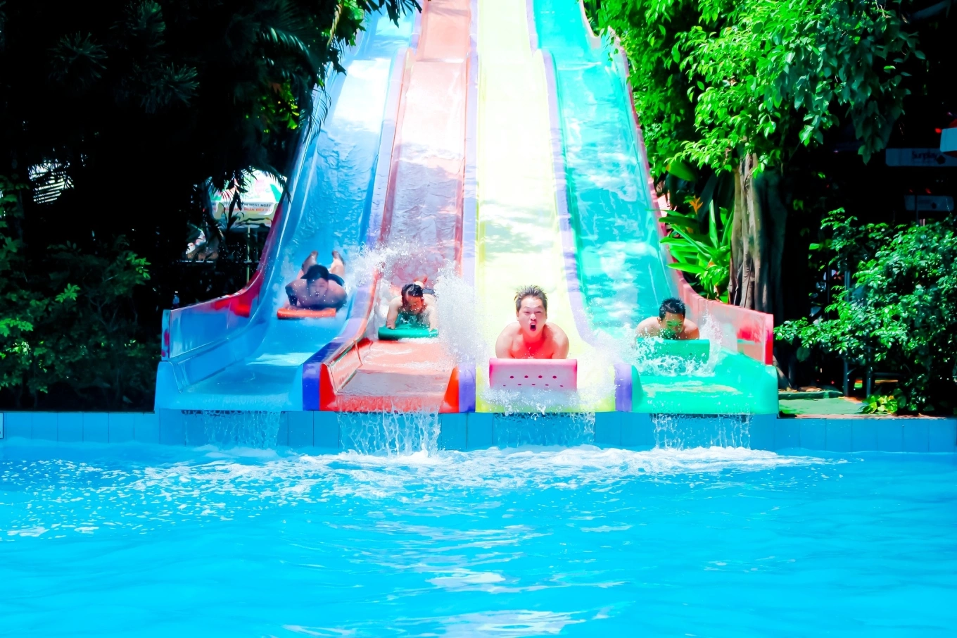 TP.HCM yêu cầu rà soát trò chơi nước tại Suối Tiên, Đầm Sen - 1