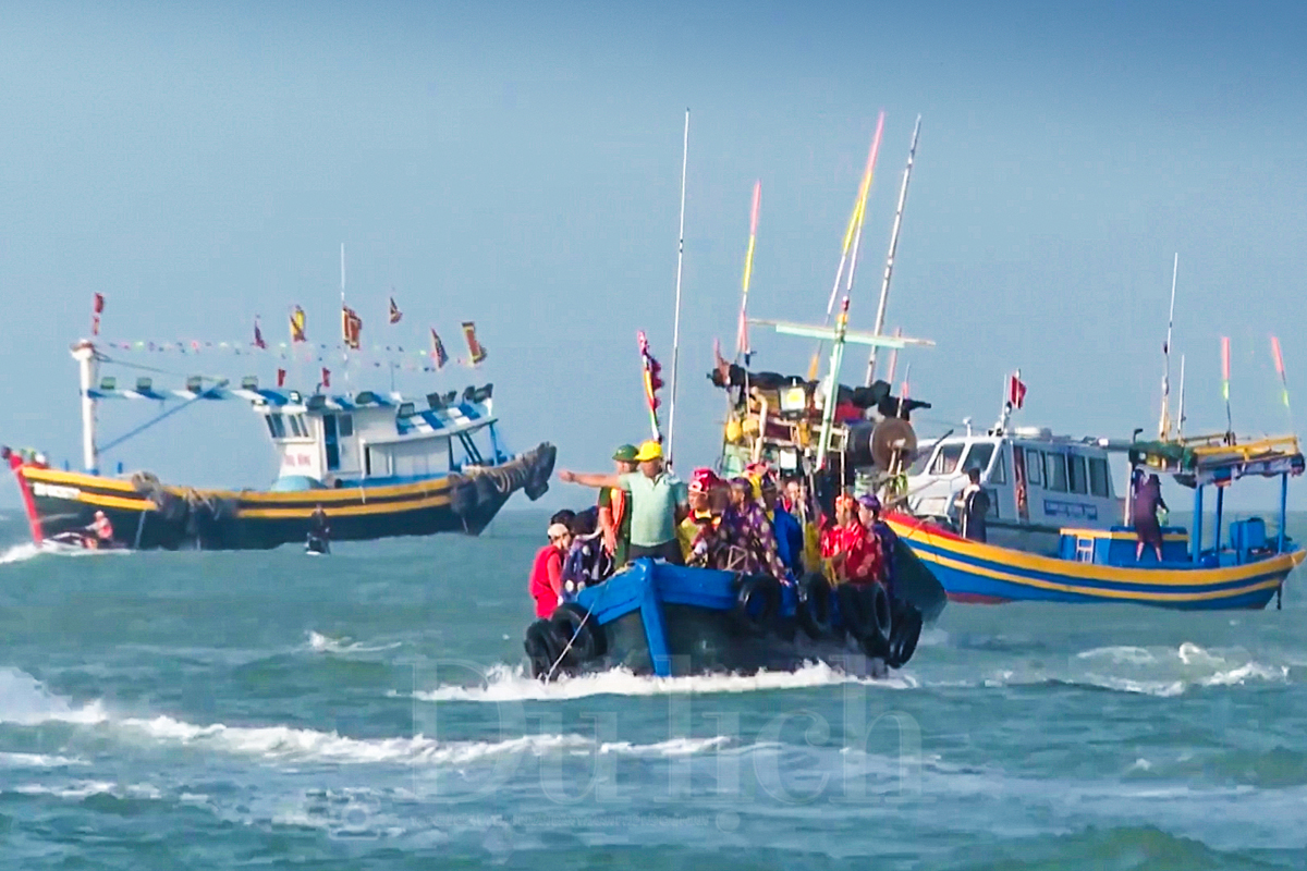 Linh đình nghi thức Thỉnh Cô rực rỡ sắc màu thiêng liêng miền duyên hải - 1