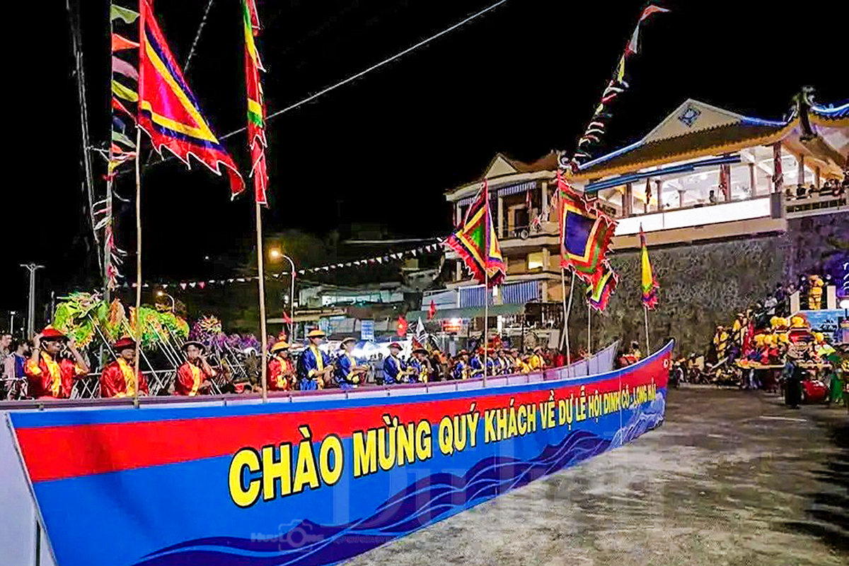 Linh đình nghi thức Thỉnh Cô rực rỡ sắc màu thiêng liêng miền duyên hải - 4