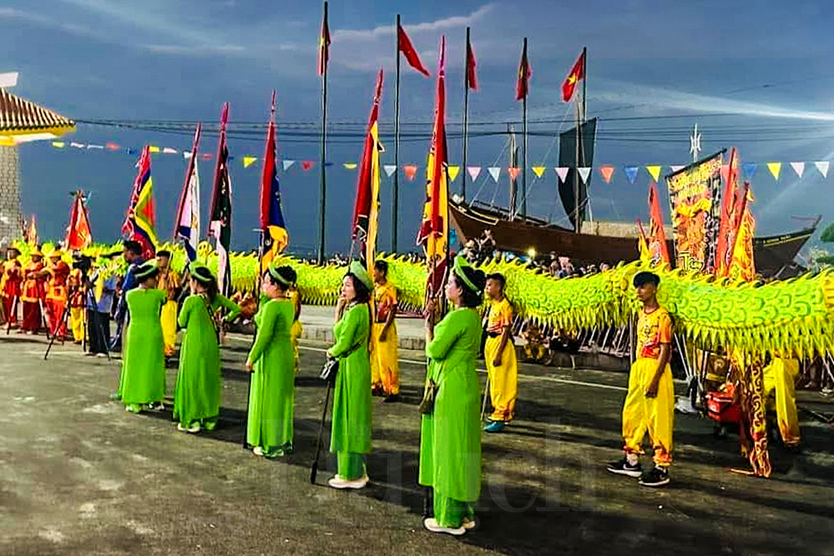 Linh đình nghi thức Thỉnh Cô rực rỡ sắc màu thiêng liêng miền duyên hải - 6