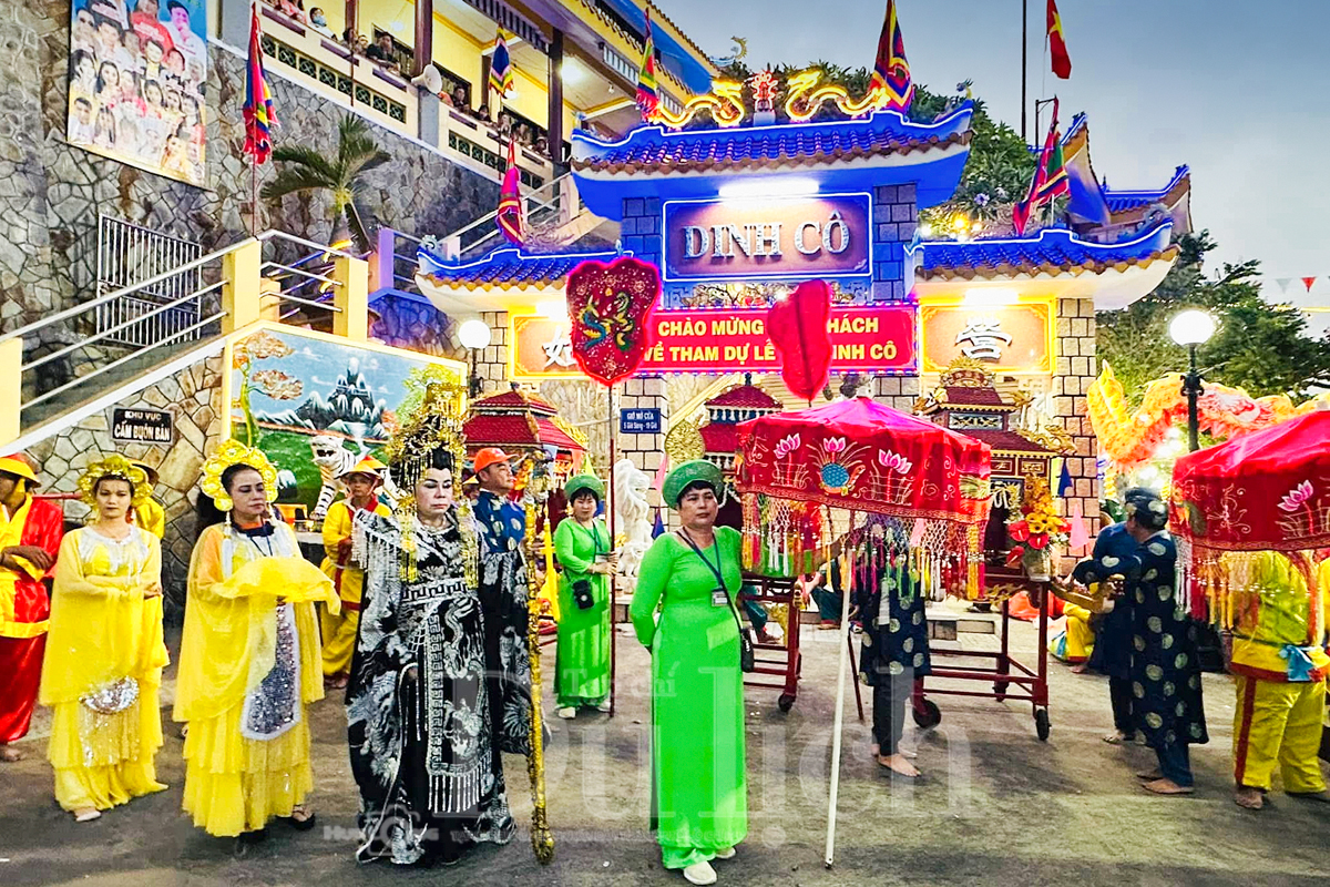 Linh đình nghi thức Thỉnh Cô rực rỡ sắc màu thiêng liêng miền duyên hải - 5