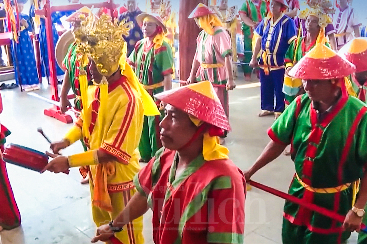 Linh đình nghi thức Thỉnh Cô rực rỡ sắc màu thiêng liêng miền duyên hải - 10