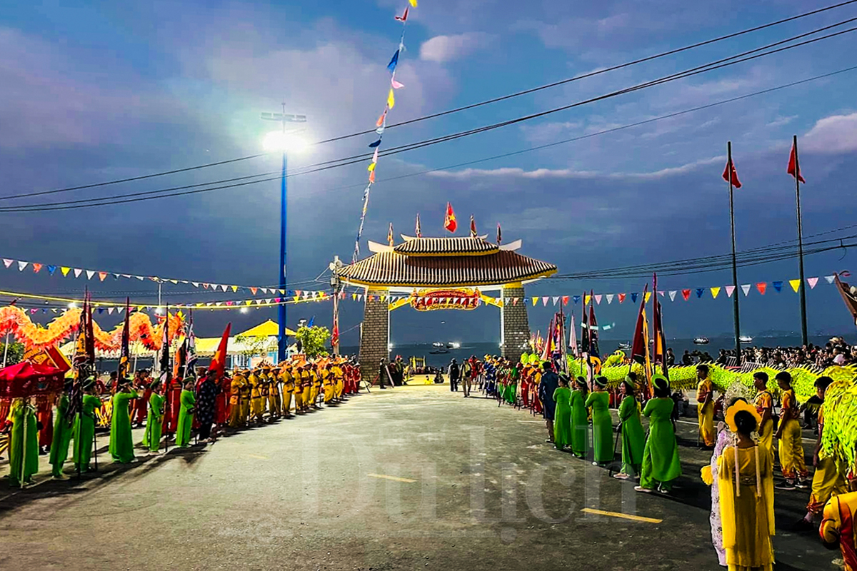Linh đình nghi thức Thỉnh Cô rực rỡ sắc màu thiêng liêng miền duyên hải - 13