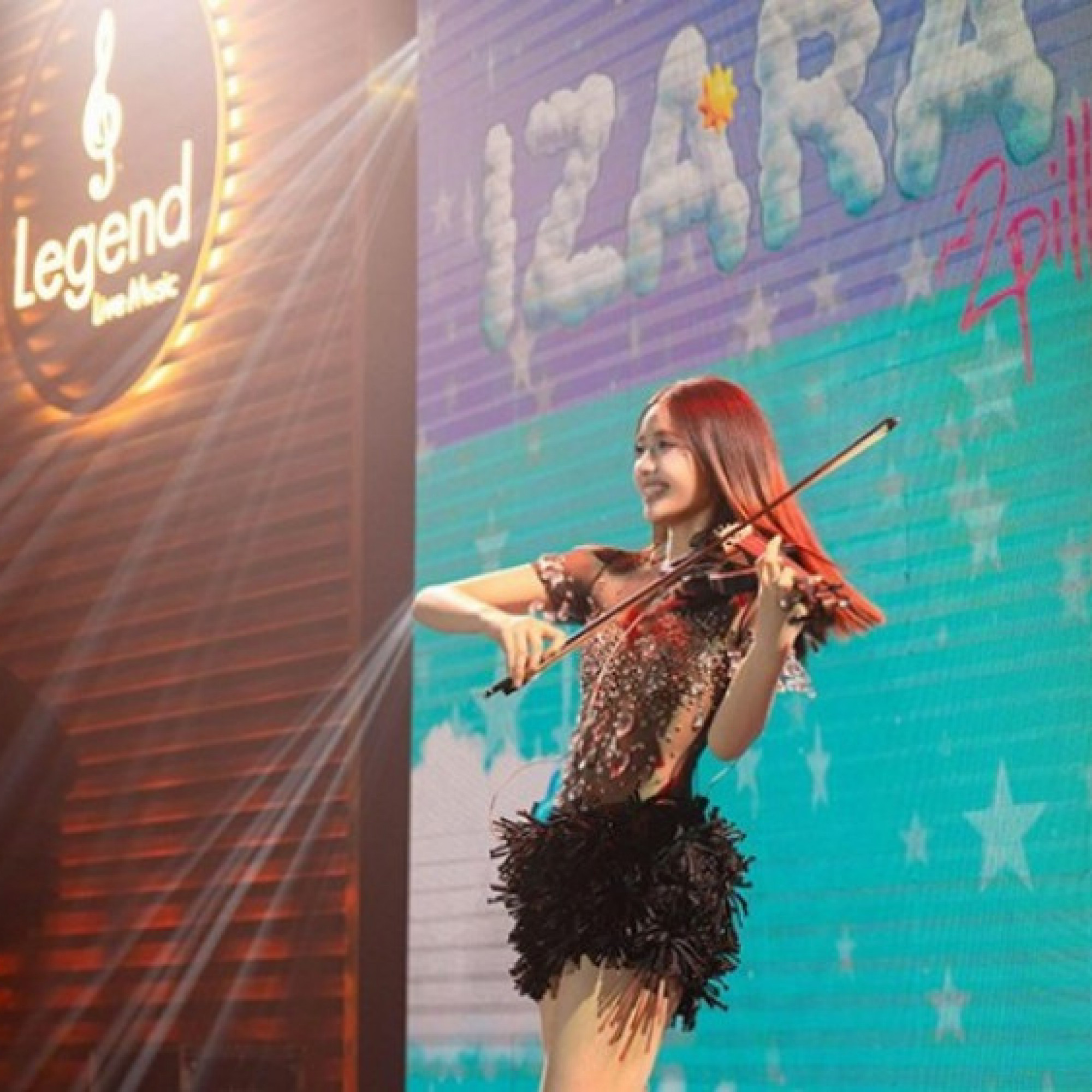 Izara Thiên Nga và bước chuyển mình ở tuổi 16: Từ sân khấu âm nhạc đến những hành trình ý nghĩa