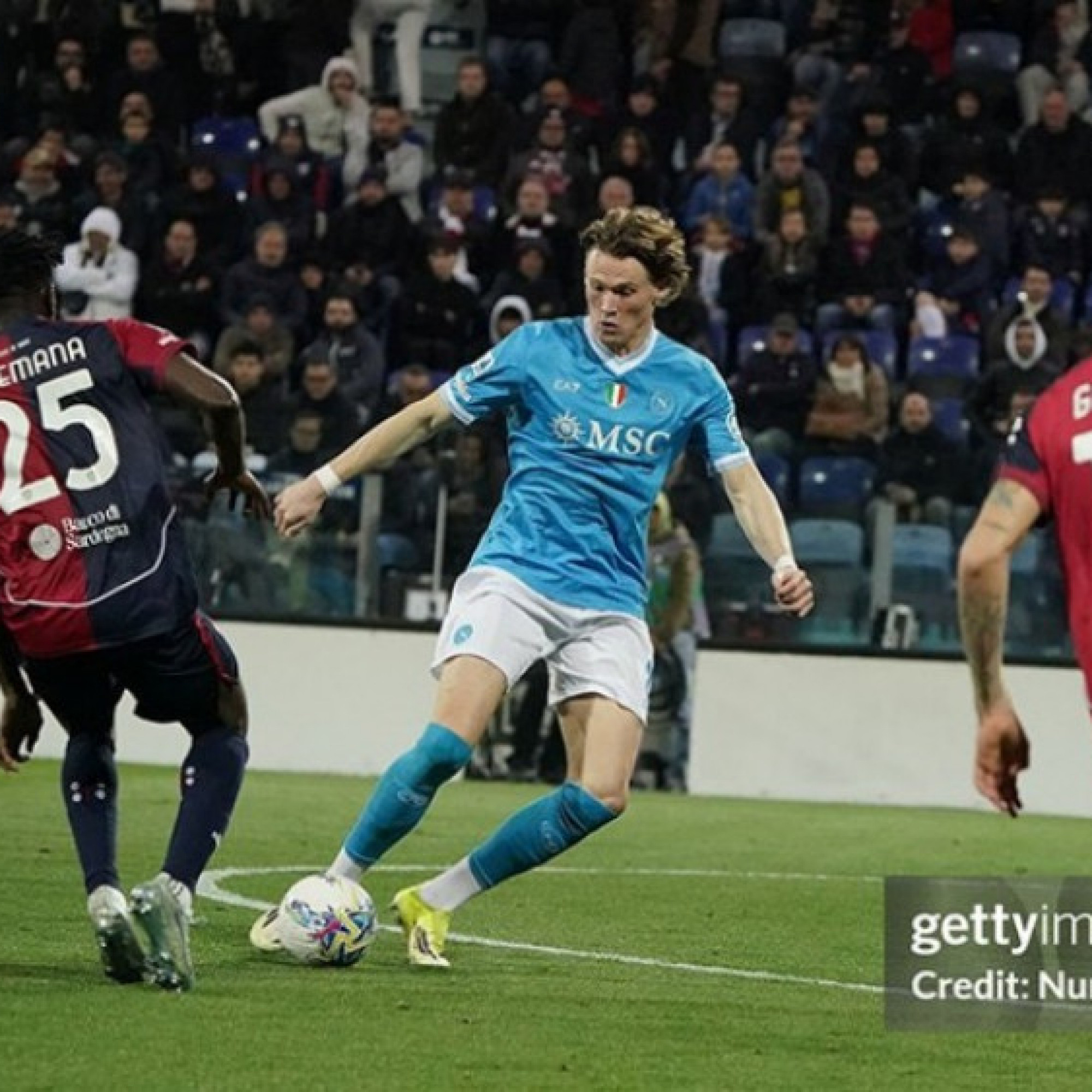  - Video bóng đá Cagliari - Napoli: McTominay tỏa sáng, thắp lửa đua vô địch (Serie A)