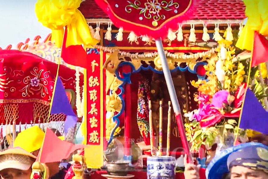 Linh đình nghi thức Thỉnh Cô rực rỡ sắc màu thiêng liêng miền duyên hải - 8