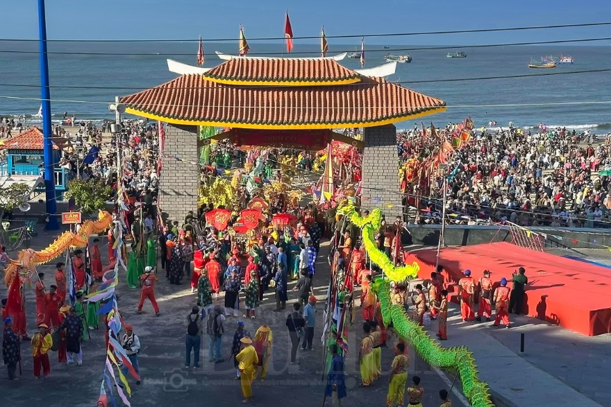 Linh đình nghi thức Thỉnh Cô rực rỡ sắc màu thiêng liêng miền duyên hải - 2