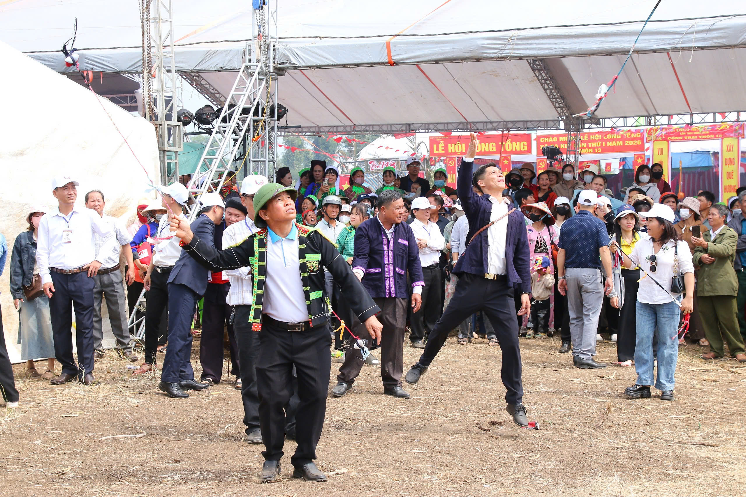 Đến xem Lễ hội Lồng Tồng giữa đại ngàn Tây Nguyên - 6