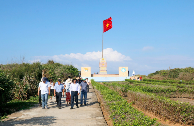 Phát triển các tuyến du lịch giữa đặc khu Phú Quý với đất liền - 1