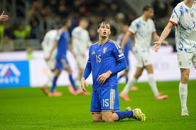 4 đại gia châu Âu nghẹt thở tranh vé vớt World Cup, đội nào phải ngồi nhà? - 1