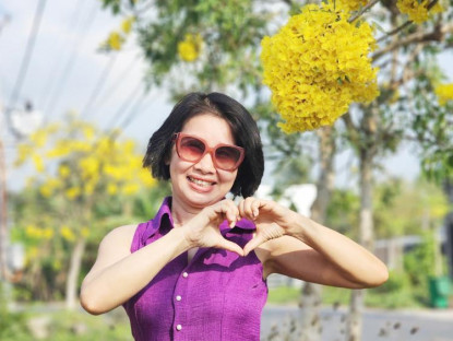  - Hoa phong linh vàng rực nhiều tuyến đường ở Cần Thơ