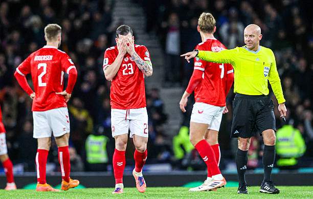 4 đại gia châu Âu nghẹt thở tranh vé vớt World Cup, đội nào phải ngồi nhà? - 4