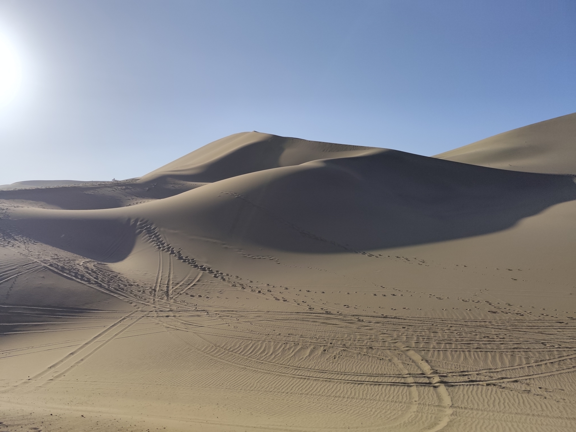 Cát vẫn di chuyển dưới chân những kẻ đi tìm dấu người xưa - 2