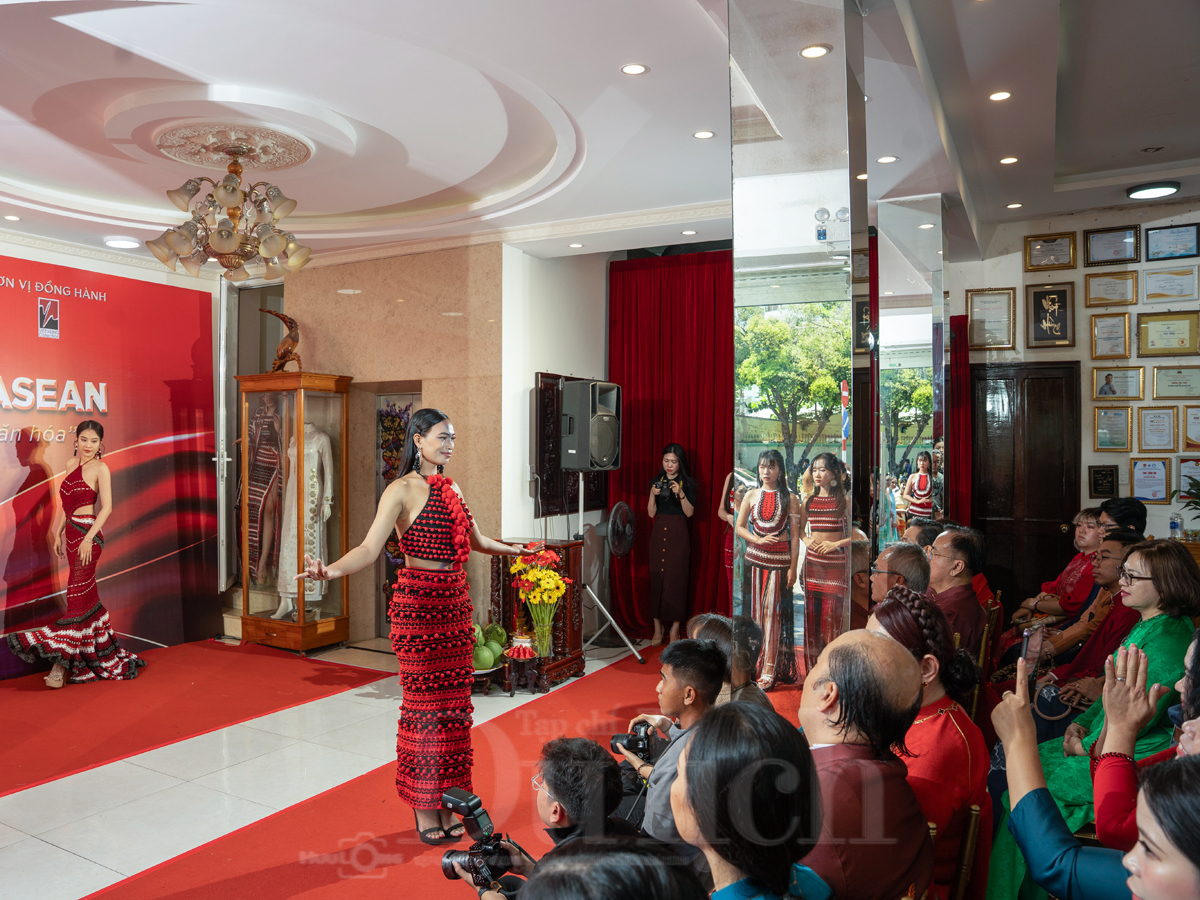 Về Vũng Tàu nghe chuyện người Châu Ro, ngắm áo dài kết nối ASEAN - 3