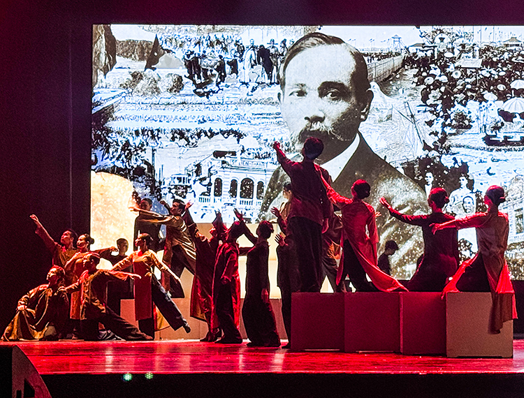 Du lịch biển - Cuộc du hành thời gian trăm năm khai minh từ tư tưởng, di sản cụ Phan Châu Trinh đến khát vọng kỷ nguyên số