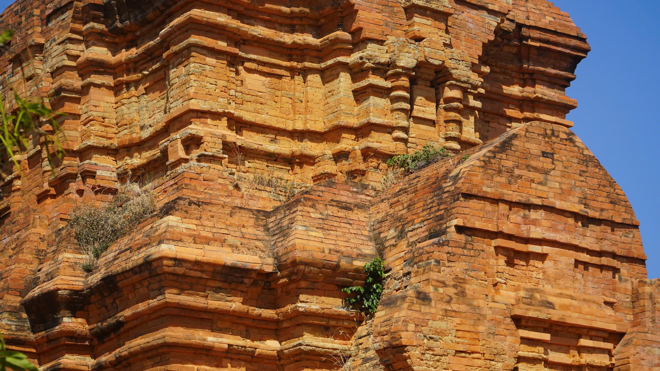 Đến Mũi Né tắm biển, du khách nhớ ghé tham quan tháp cổ Po Sah Inư - 4