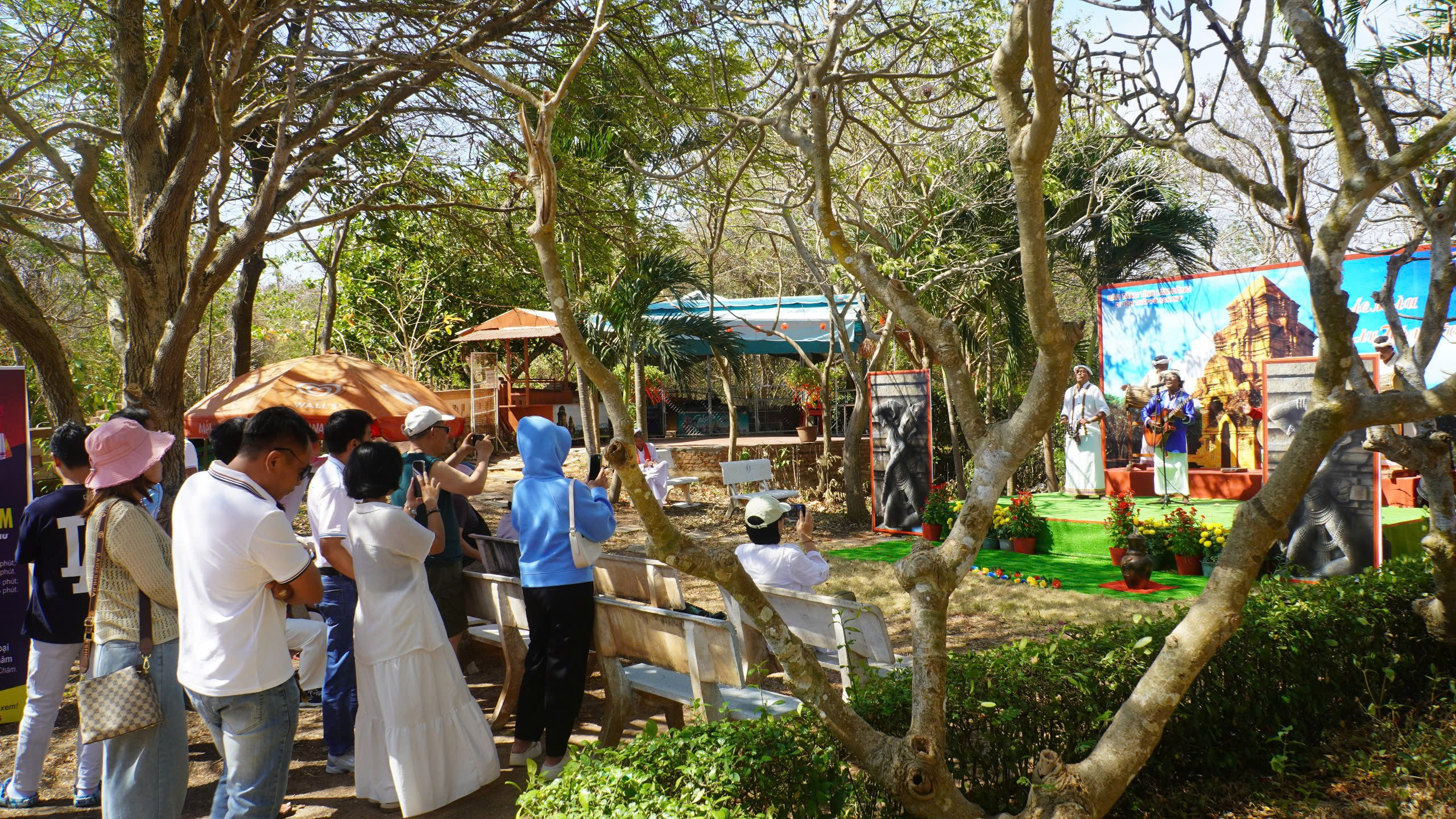 Đến Mũi Né tắm biển, du khách nhớ ghé tham quan tháp cổ Po Sah Inư - 10