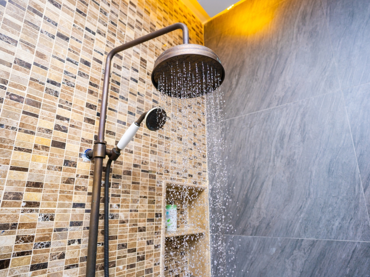 TP.HCM nắng gắt, du khách cần làm gì để chuyến đi thoải mái nhất? - 4