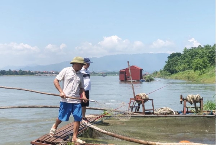 Bất chấp nguy hiểm để đi săn loài cá 'quý như báu vật' của sông Đà - 1