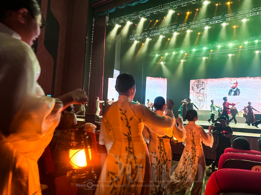 Cuộc du hành thời gian trăm năm khai minh từ tư tưởng, di sản cụ Phan Châu Trinh đến khát vọng kỷ nguyên số - 2