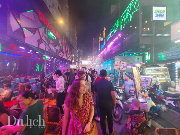 Kinh tế đêm TP.HCM: Du khách còn thức, nhưng trải nghiệm đã ngủ?