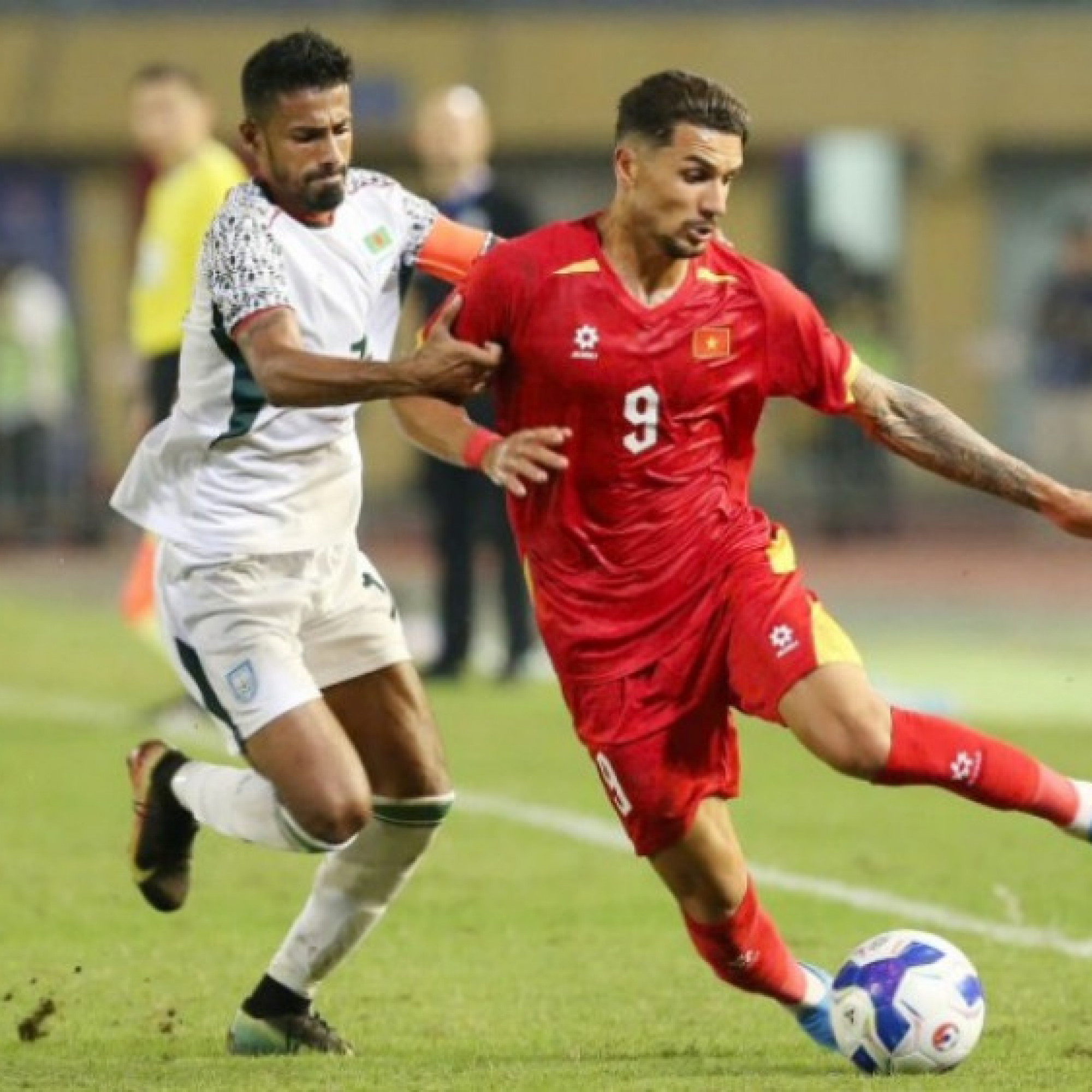  - Video bóng đá ĐT Việt Nam - Bangladesh: Hiệp đấu tưng bừng, dấu ấn Hoàng Hên - Tuấn Hải