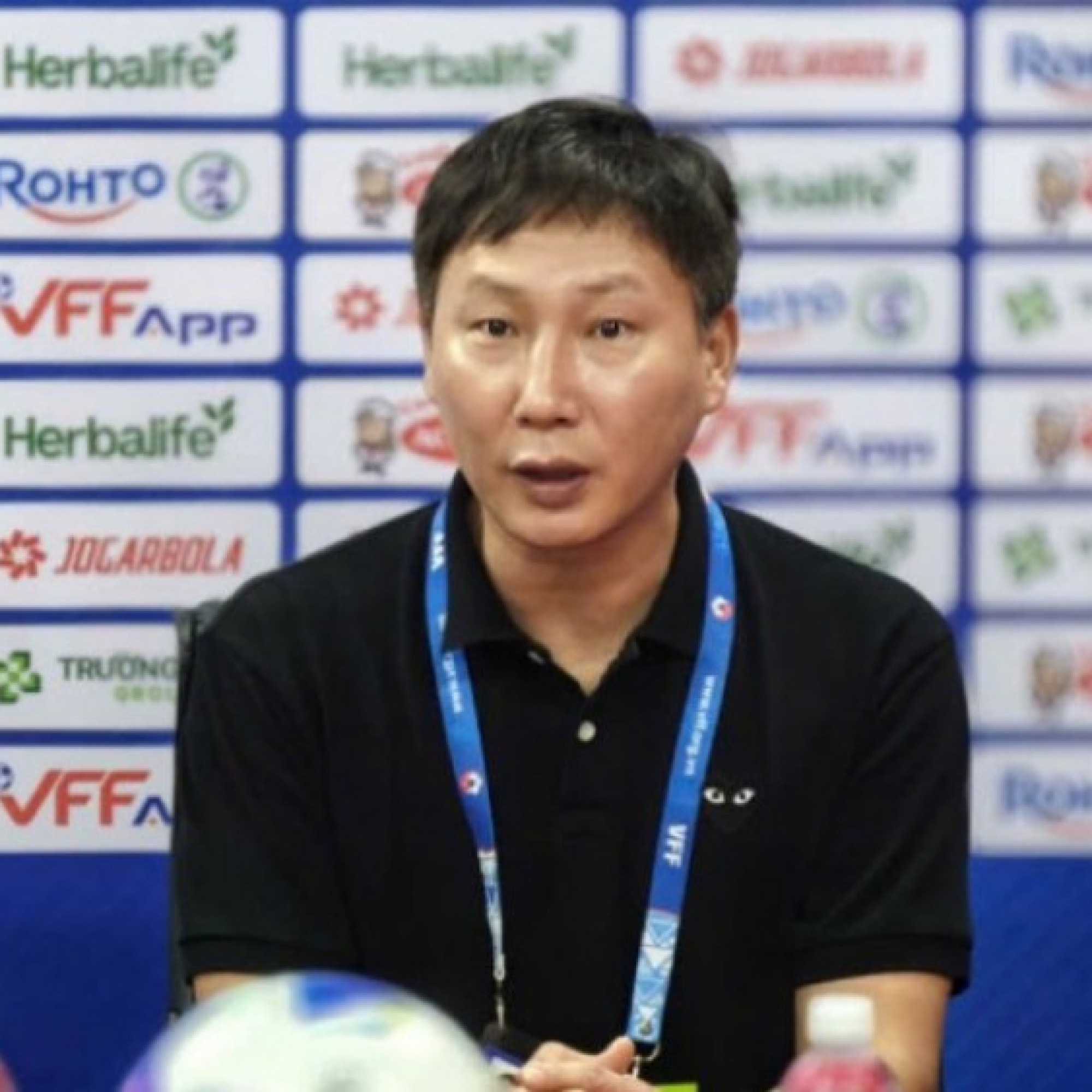  - Họp báo Việt Nam - Bangladesh: Thầy Kim khen Hoàng Hên, Xuân Son tăng cân có lo?