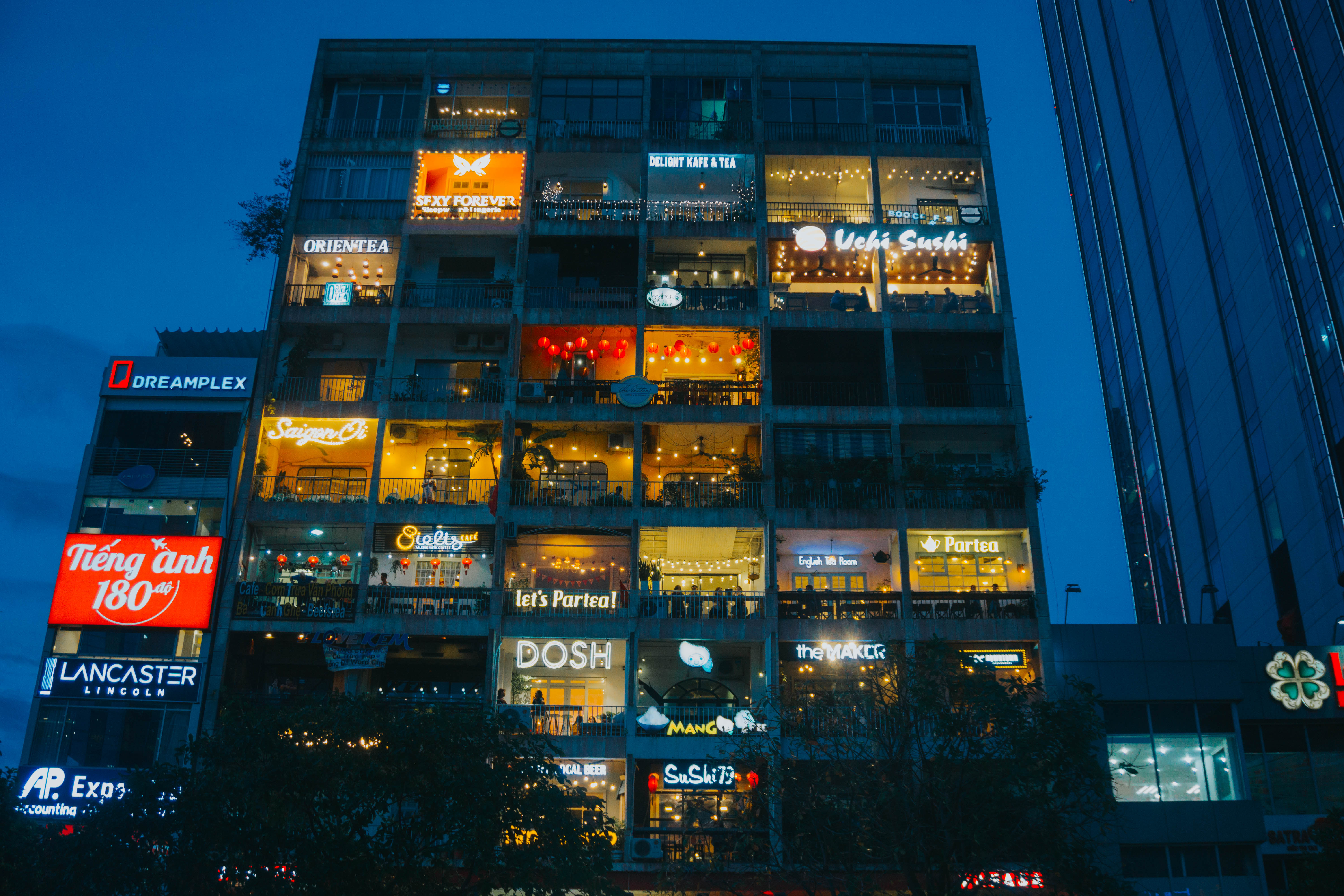 Kinh tế đêm TP.HCM: Du khách còn thức, nhưng trải nghiệm đã ngủ? - 3