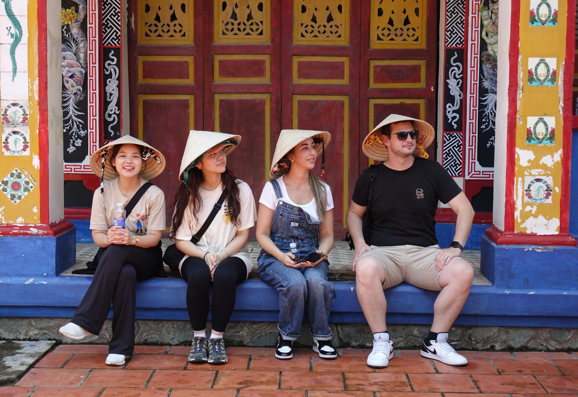 Việt Nam đạt vị trí cao trong danh sách 'các quốc gia vẫn nồng hậu đón khách quốc tế' - 2