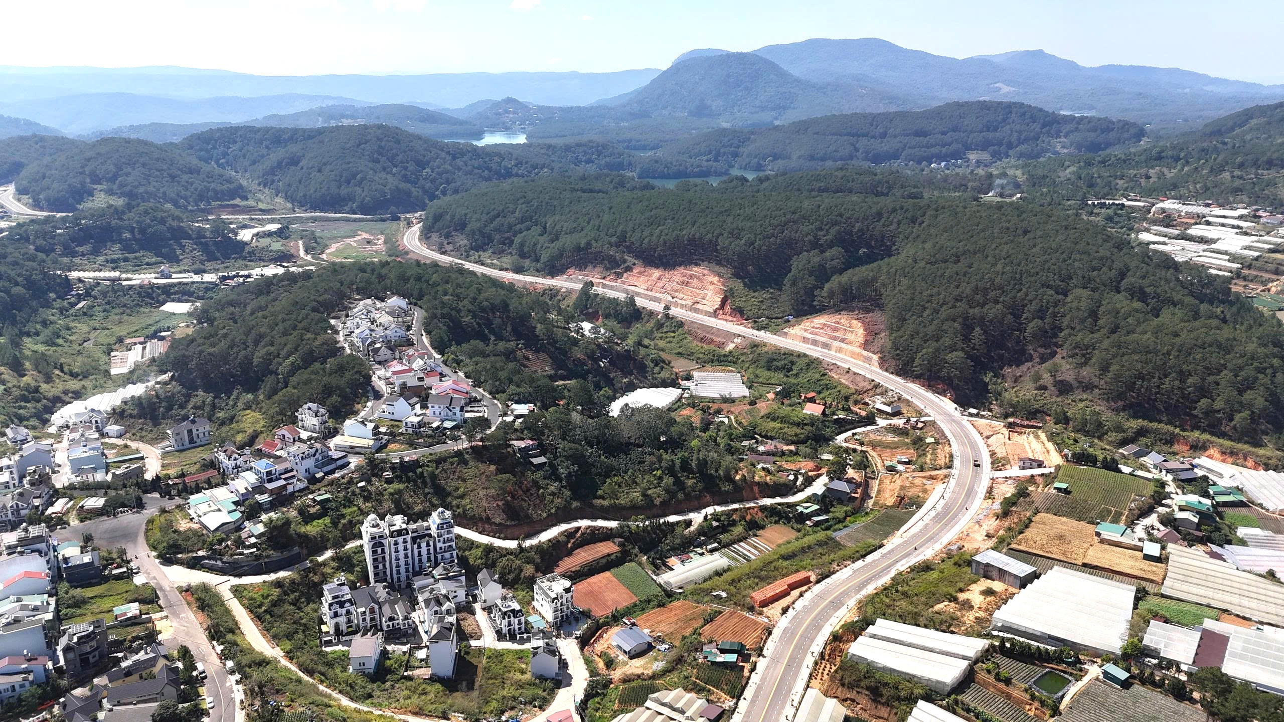 Ngắm tuyến đường vành đai siêu đẹp ở Đà Lạt - 1