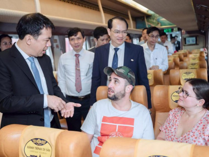  - Ra mắt giao diện mới đoàn tàu ‘Hành trình kết nối di sản Miền Trung’, giảm 10% giá vé