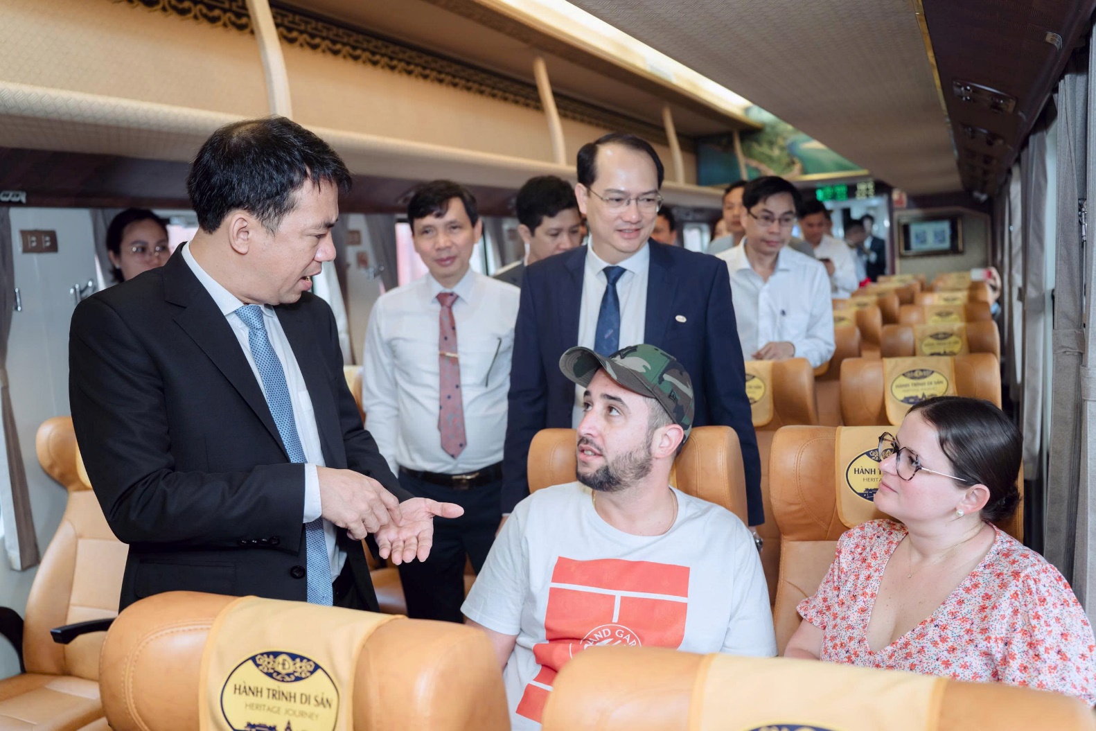 Ra mắt giao diện mới đoàn tàu ‘Hành trình kết nối di sản Miền Trung’, giảm 10% giá vé - 6