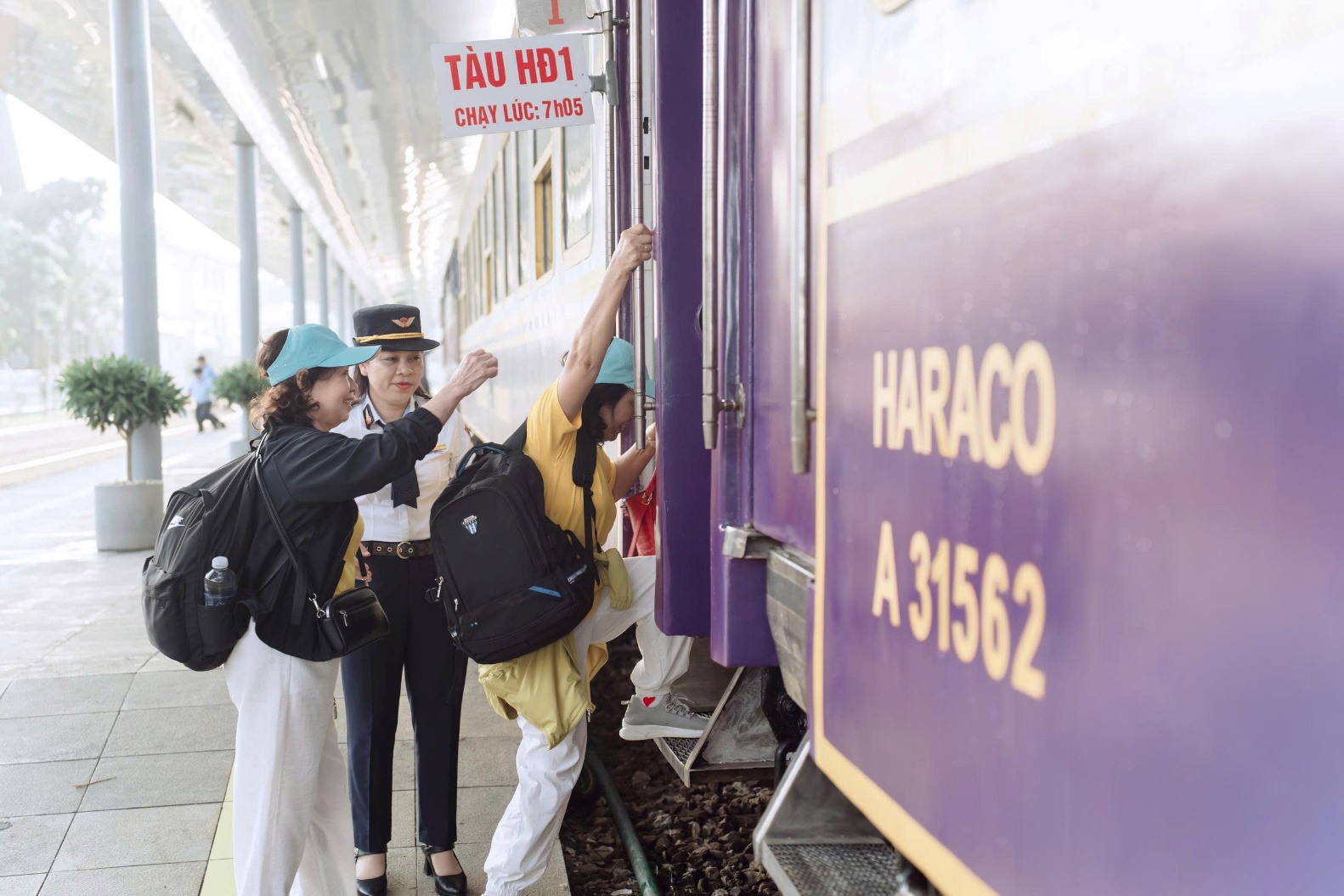 Ra mắt giao diện mới đoàn tàu ‘Hành trình kết nối di sản Miền Trung’, giảm 10% giá vé - 2