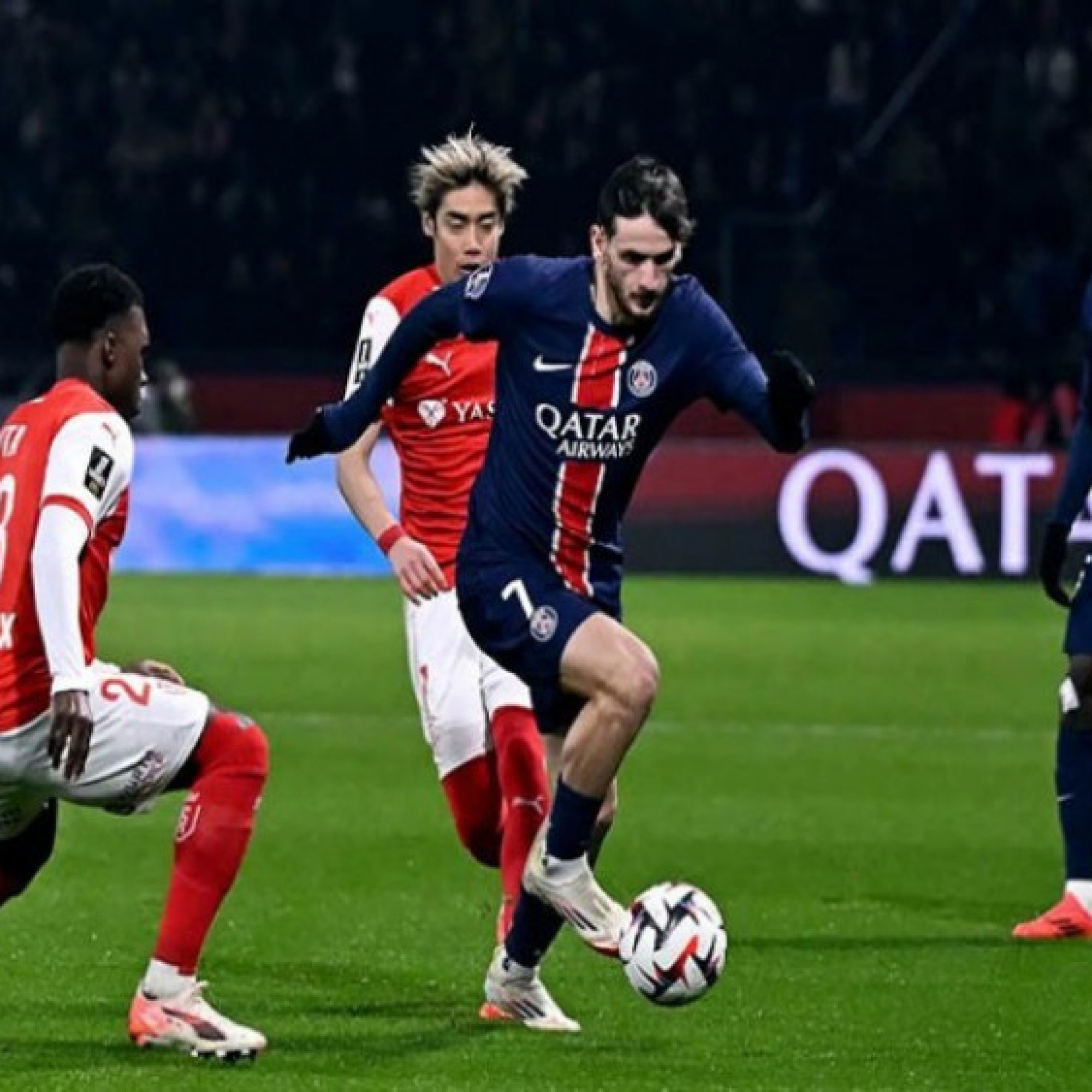  - Tin mới nhất bóng đá sáng 27/3: Arsenal nhắm “phù thủy cánh” Kvaratskhelia