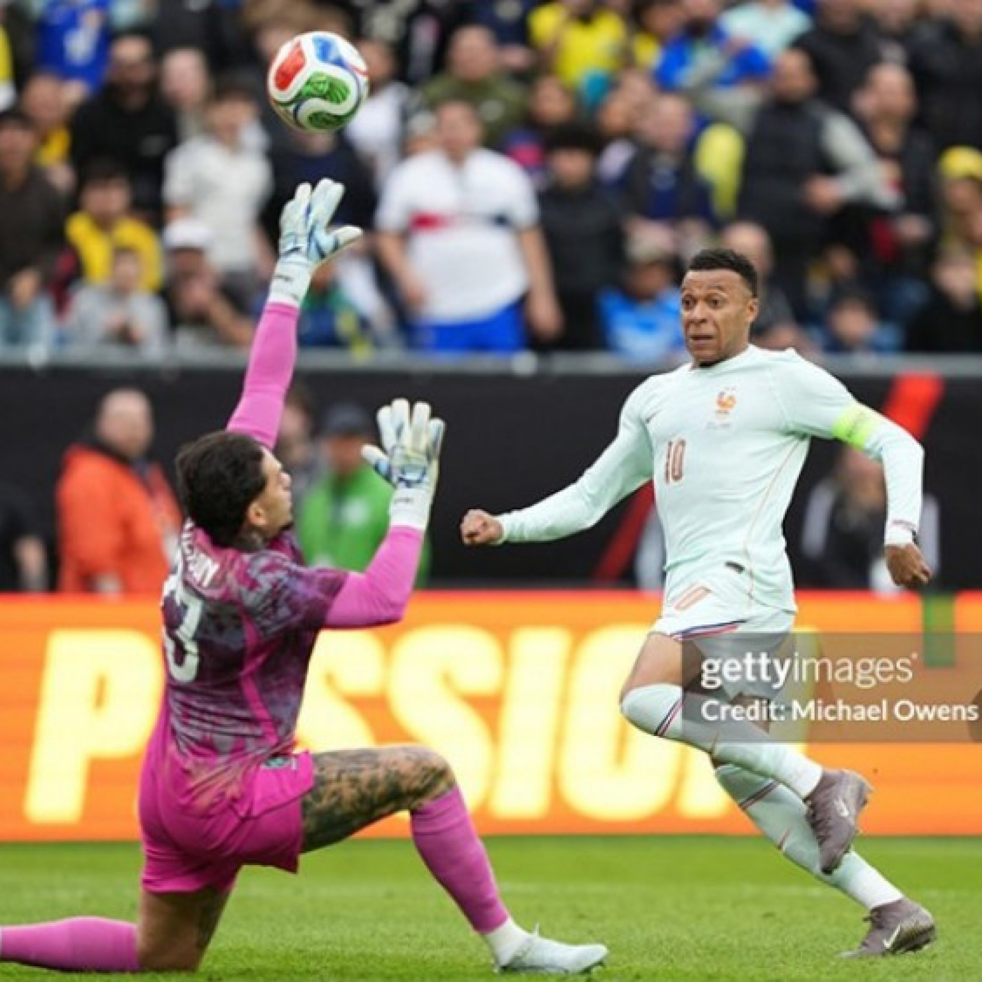  - Video bóng đá Brazil - Pháp: Mbappe áp sát kỷ lục, 3 bàn & thẻ đỏ (Giao hữu)