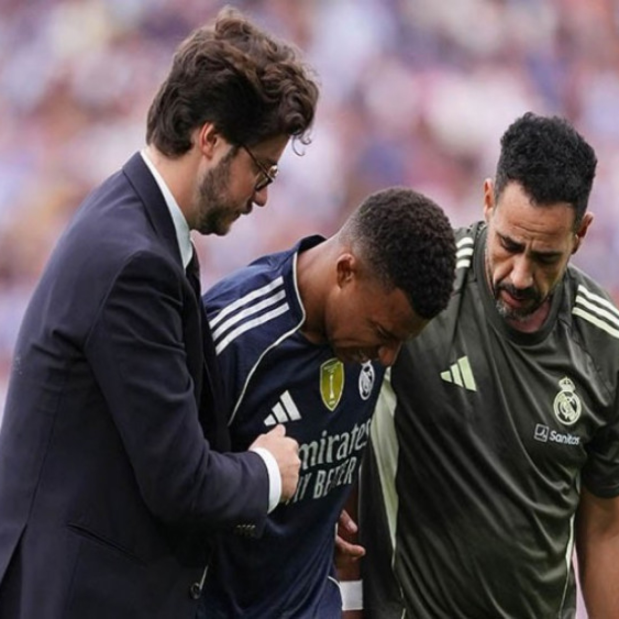  - Mbappe "mách" Chủ tịch Perez sau vụ nhầm đầu gối, trút giận lên đội ngũ y tế Real